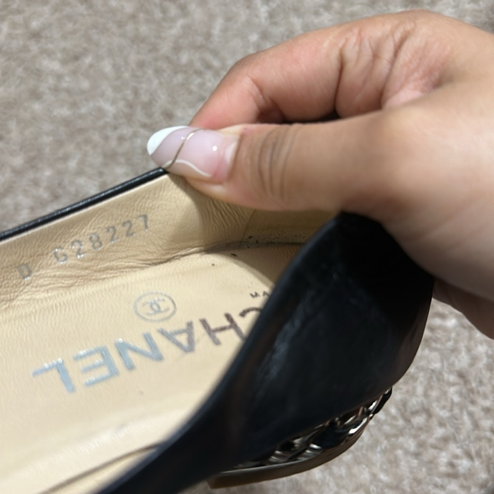 CHANEL - Picture 7 of 8